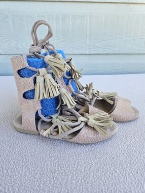 Joyfolie Imogen Nude Pink Gladiator Tassel Sandals Girl SZ 9 Boho Snakeskin Zip